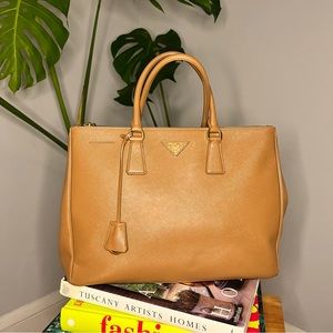 PRADA GALLERIA SAFFIANO LEATHER BAG